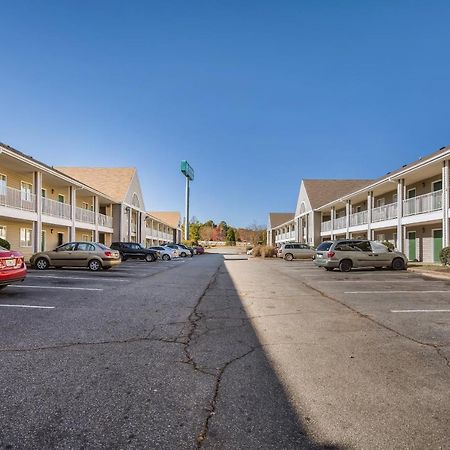 Hometowne Studios By Red Roof Spartanburg - Asheville Highway Southern Shops Exterior photo